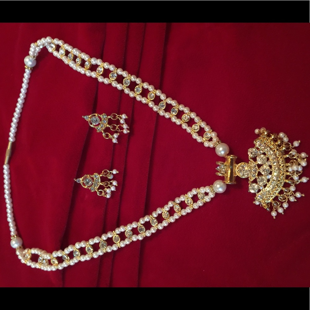 Beautiful necklace and earrings set